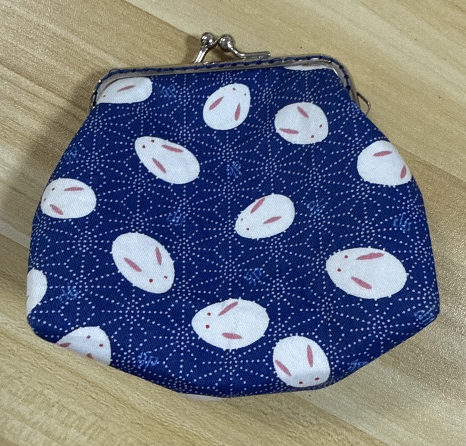 Blue bunny patterned frame clutch purse