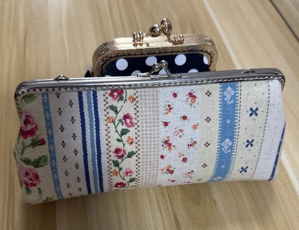 Floral stripe frame clutch purse